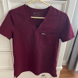 One pocket scrub top in XS